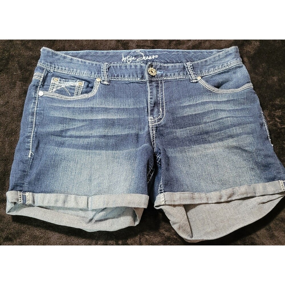 Woman's Size 14 Ariya Jeans Shorts Cotton Blend Button Back Pockets